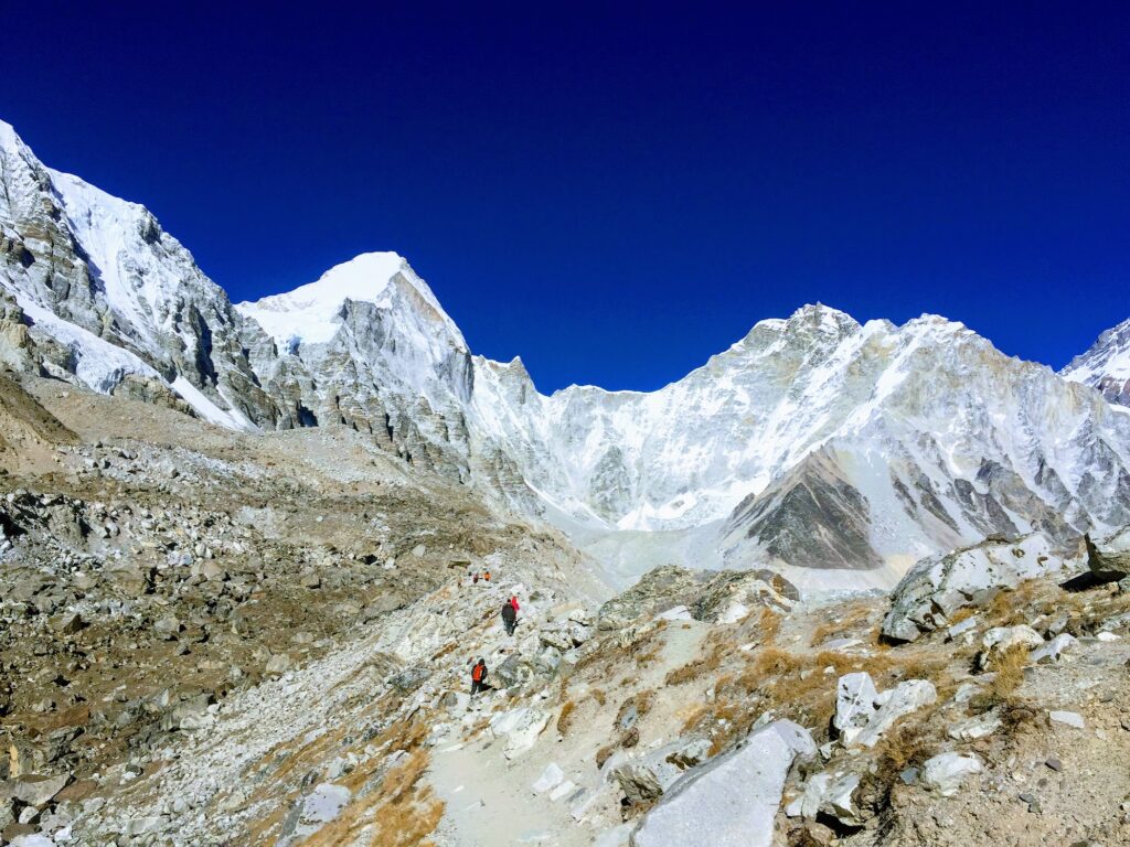 2016年我一個人去喜馬拉雅山聖母峰基地營(一位嚮導和一位挑夫同行)，圖片是在前往基地營的路上拍的。